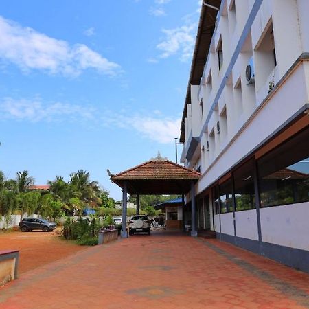 Отель Kukuresidency Wadakkanchery Экстерьер фото