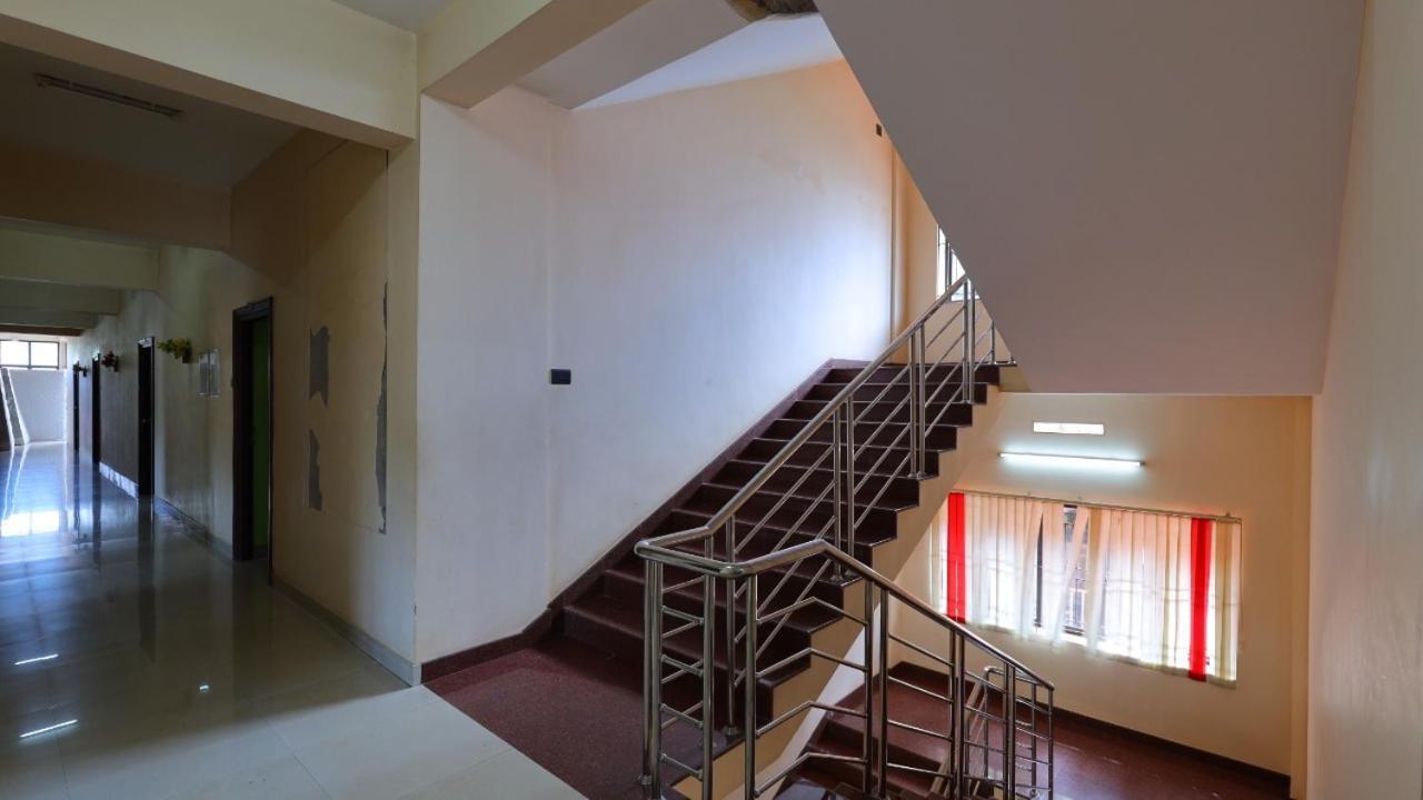 Отель Kukuresidency Wadakkanchery Экстерьер фото